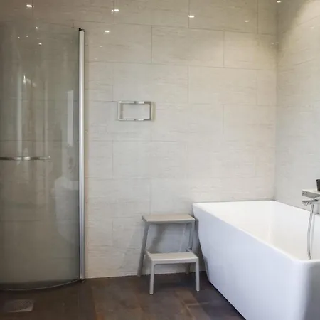 Stunning In With Jacuzzi Holiday home