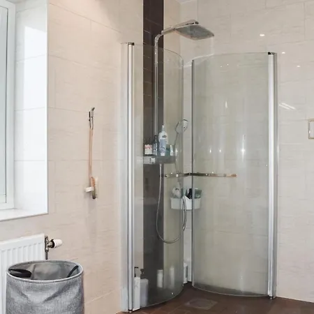 Holiday home Stunning In With Jacuzzi