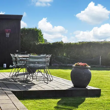 Stunning In With Jacuzzi Holiday home